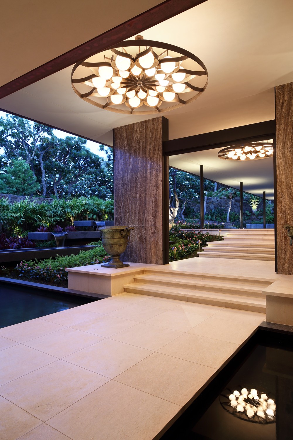Gio Ponti chandeliers at the Henry Kaiser estate in Hawaii